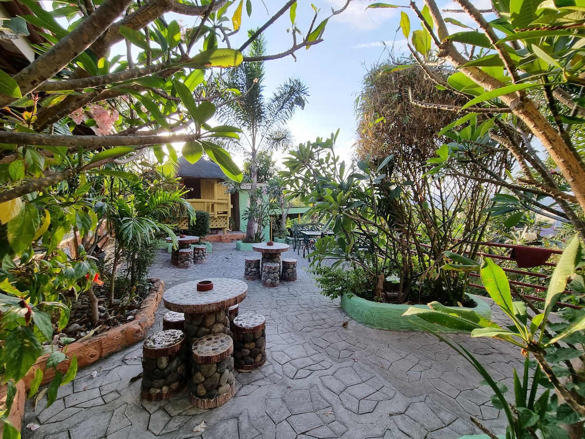 Villa Sebastian grounds