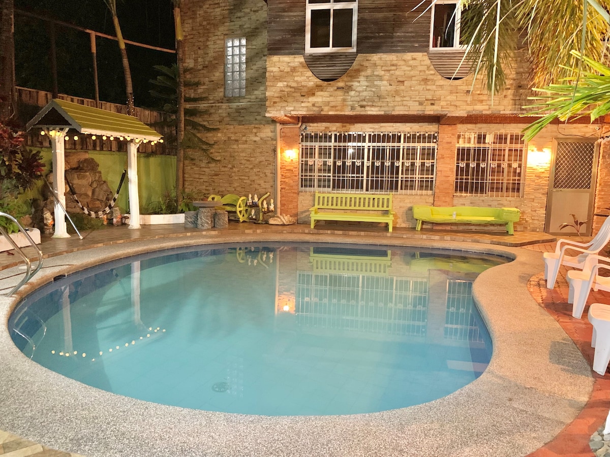 Villa Sebastian poolside